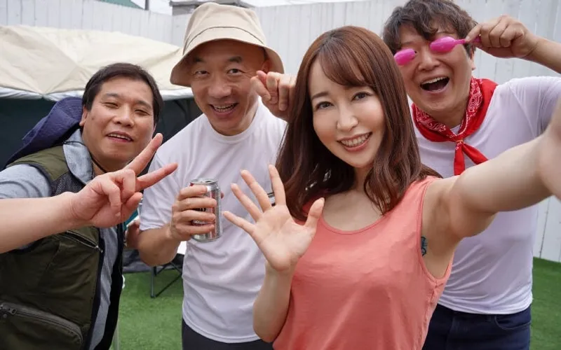 Người chồng để vợ yêu cắm trại 3 ngày 2 đêm với hiệp hội khu phố mà không biết…