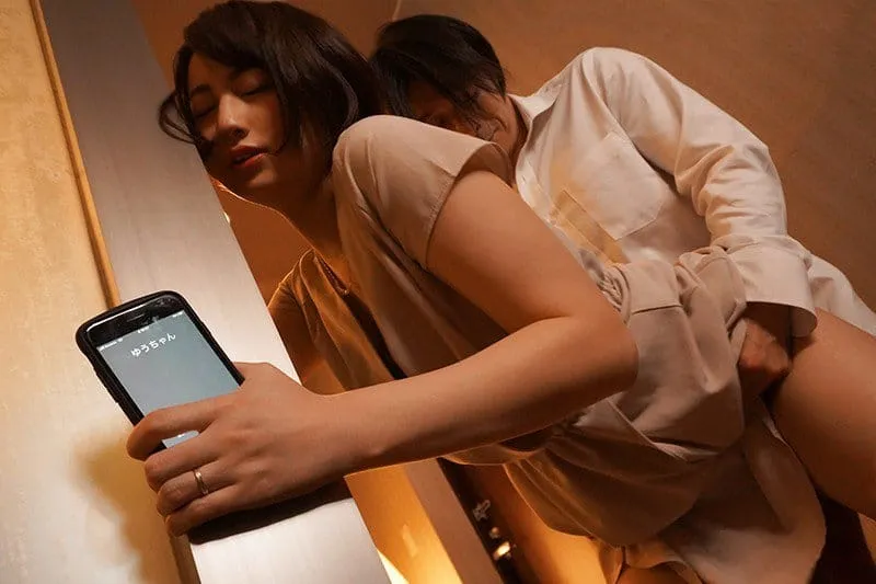 Bà xã đi họp lớp rồi nắc với nyc mặc cho anh xã ở nhà chờ