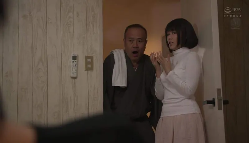 Bố chồng yêu gài bẫy người tình của con trai để tống tình mỗi ngày