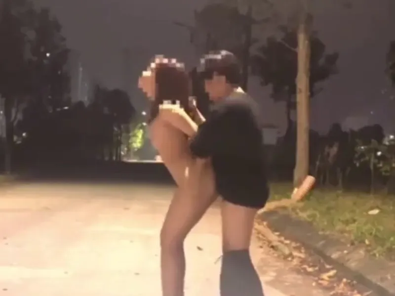 Vã quá đụ nhau ở trong công viên